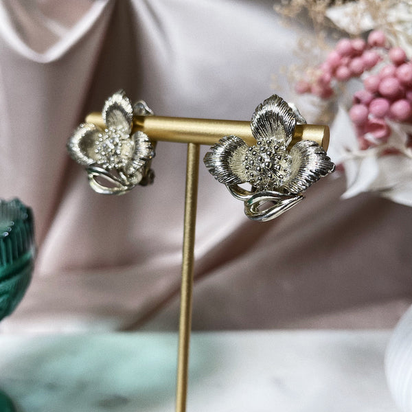 Vintage | Lisner Silver Flower Clip-On Earrings