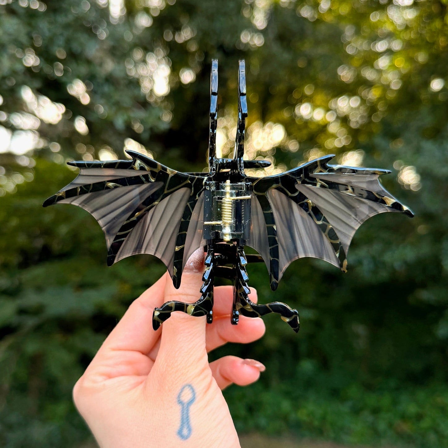 Tairn Dragon Claw Clip – Lassoed Moon
