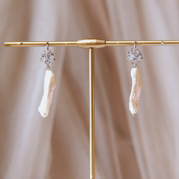 Prim Pearl Earrings