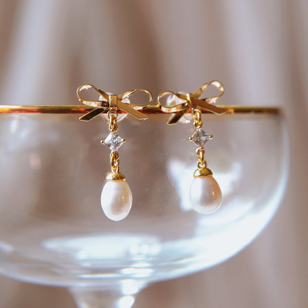 Prim Pearl Earrings