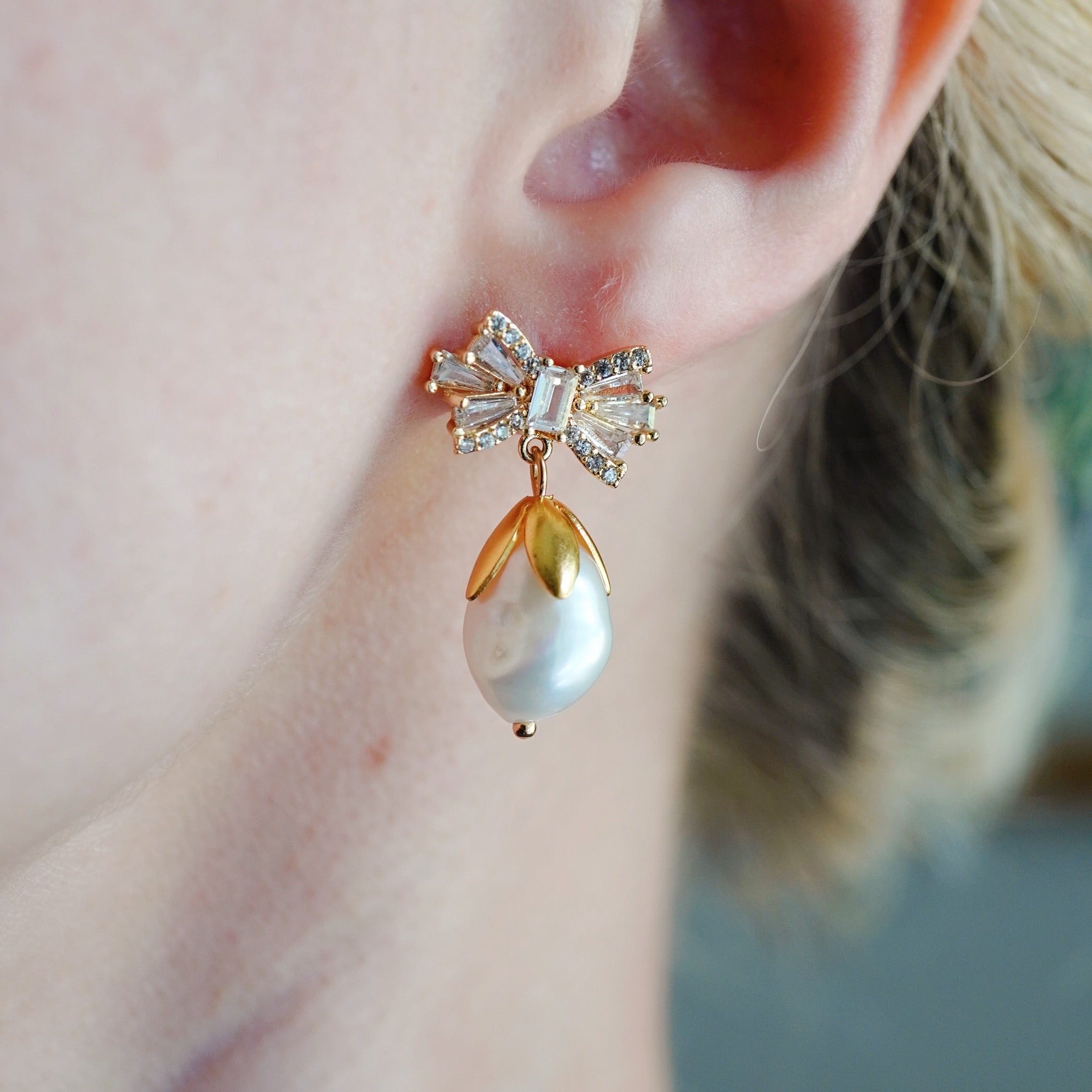 ピアス LAZY DAWN pearl layered oval earring Peach Asymmetrical Oval Pearl Dangle Drop Earrings With