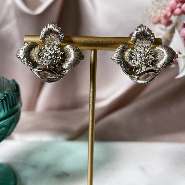 Vintage | Lisner Silver Flower Clip-On Earrings